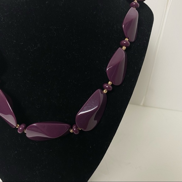 Vintage Purple Chunky Beaded Necklace. Gold Tone, Purple Space Beads with Clasp. - Picture 7 of 9
